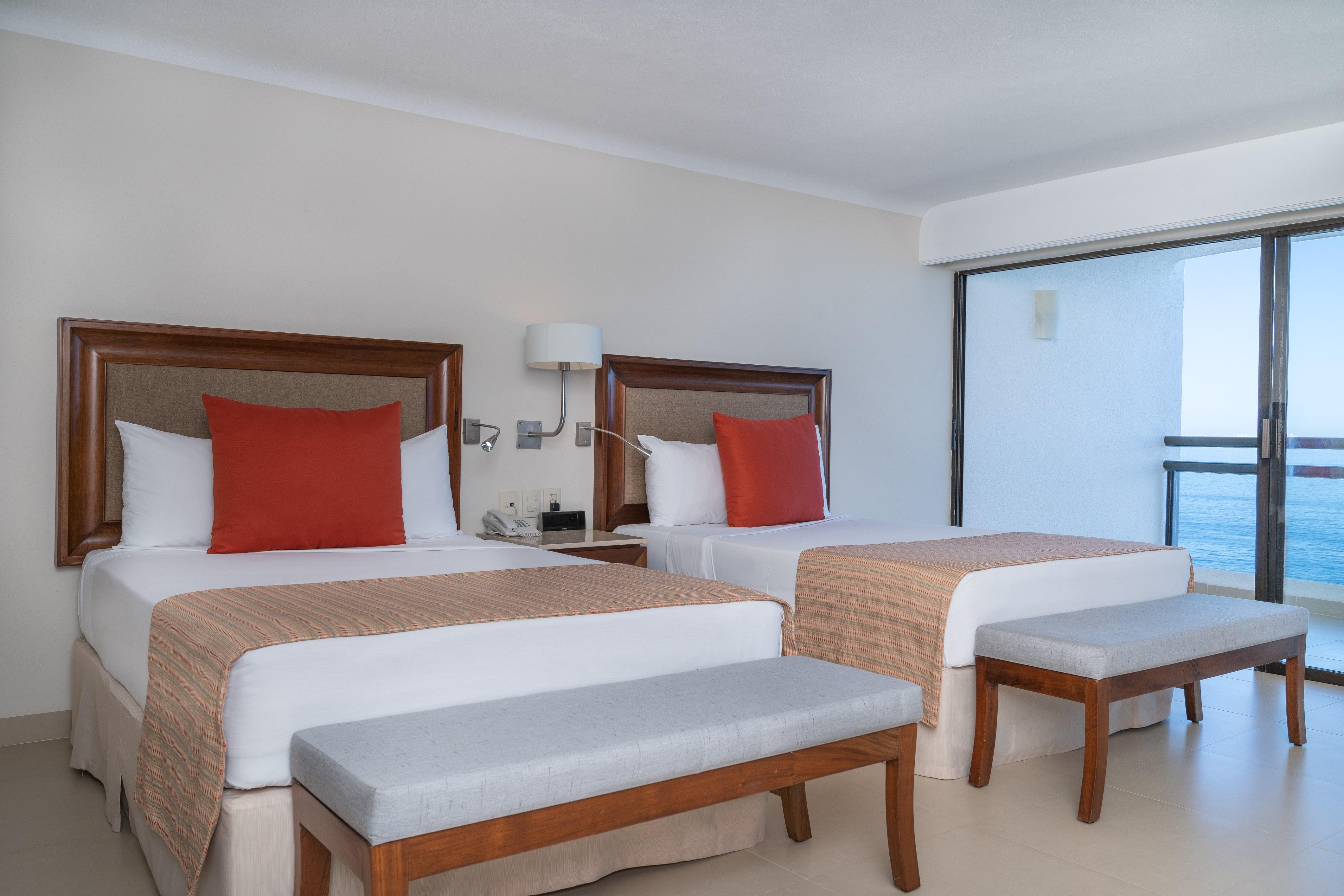 Grand Park Royal Puerto Vallarta Extérieur photo A room at the hotel
