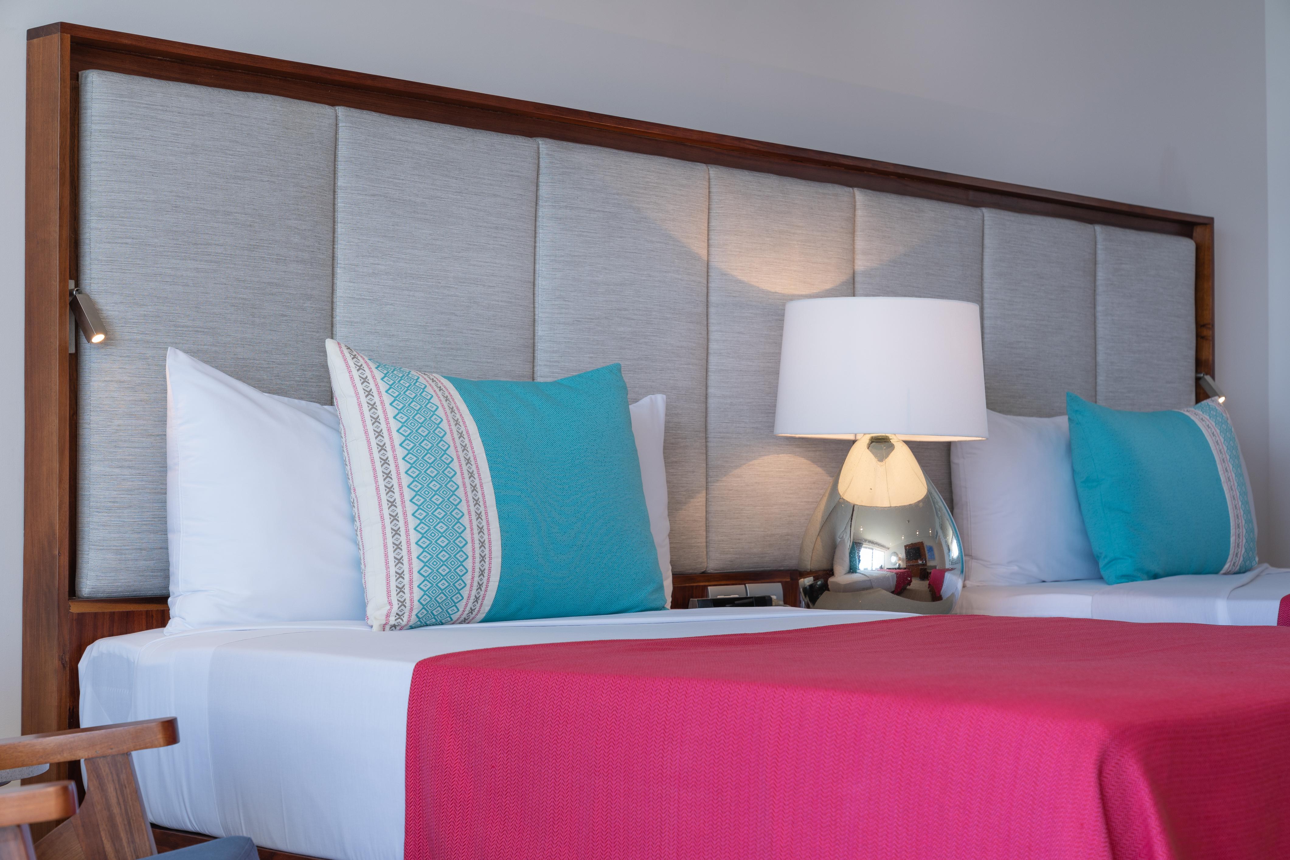 Grand Park Royal Puerto Vallarta Extérieur photo A bed with a headboard
