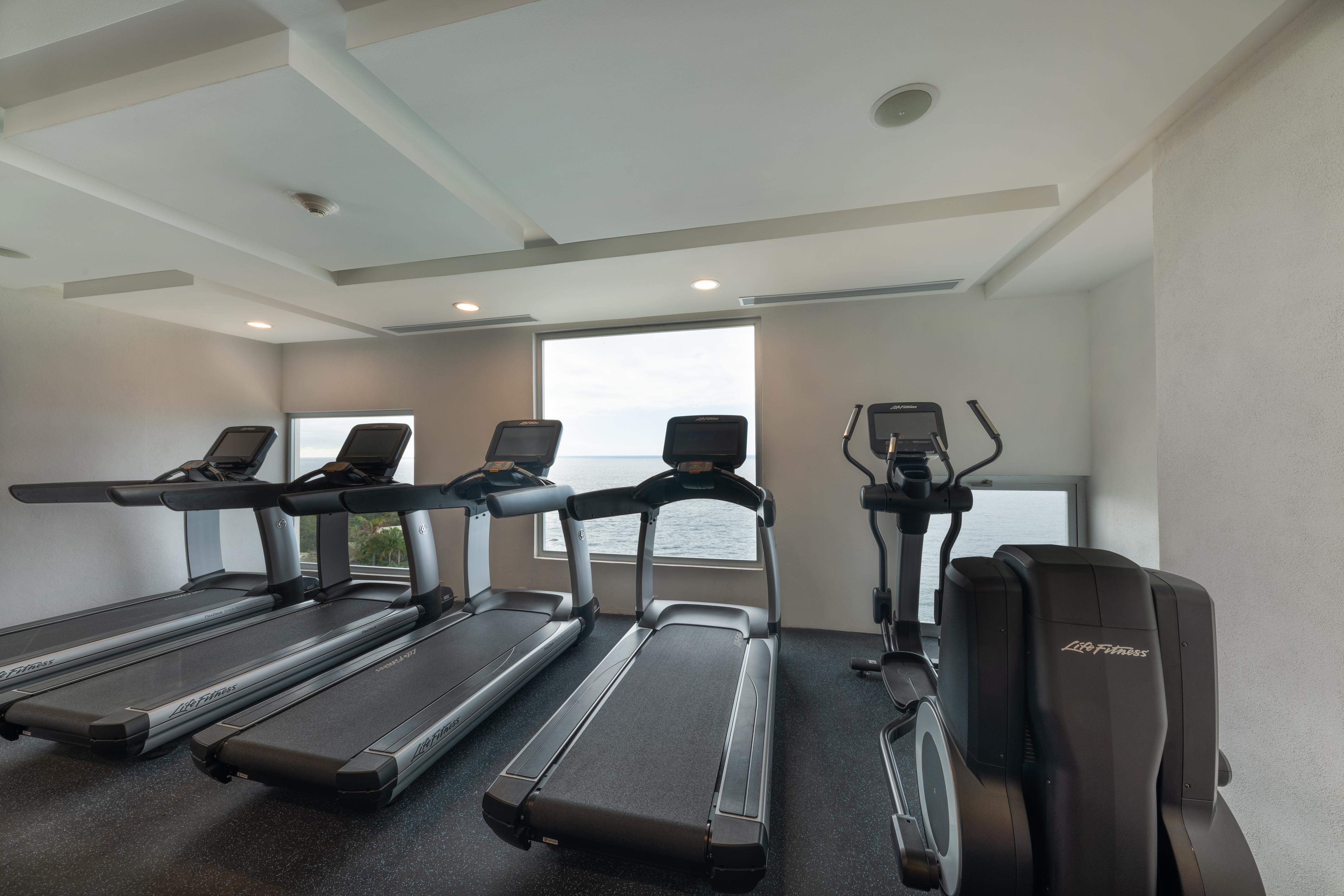 Grand Park Royal Puerto Vallarta Extérieur photo The gym at the hotel