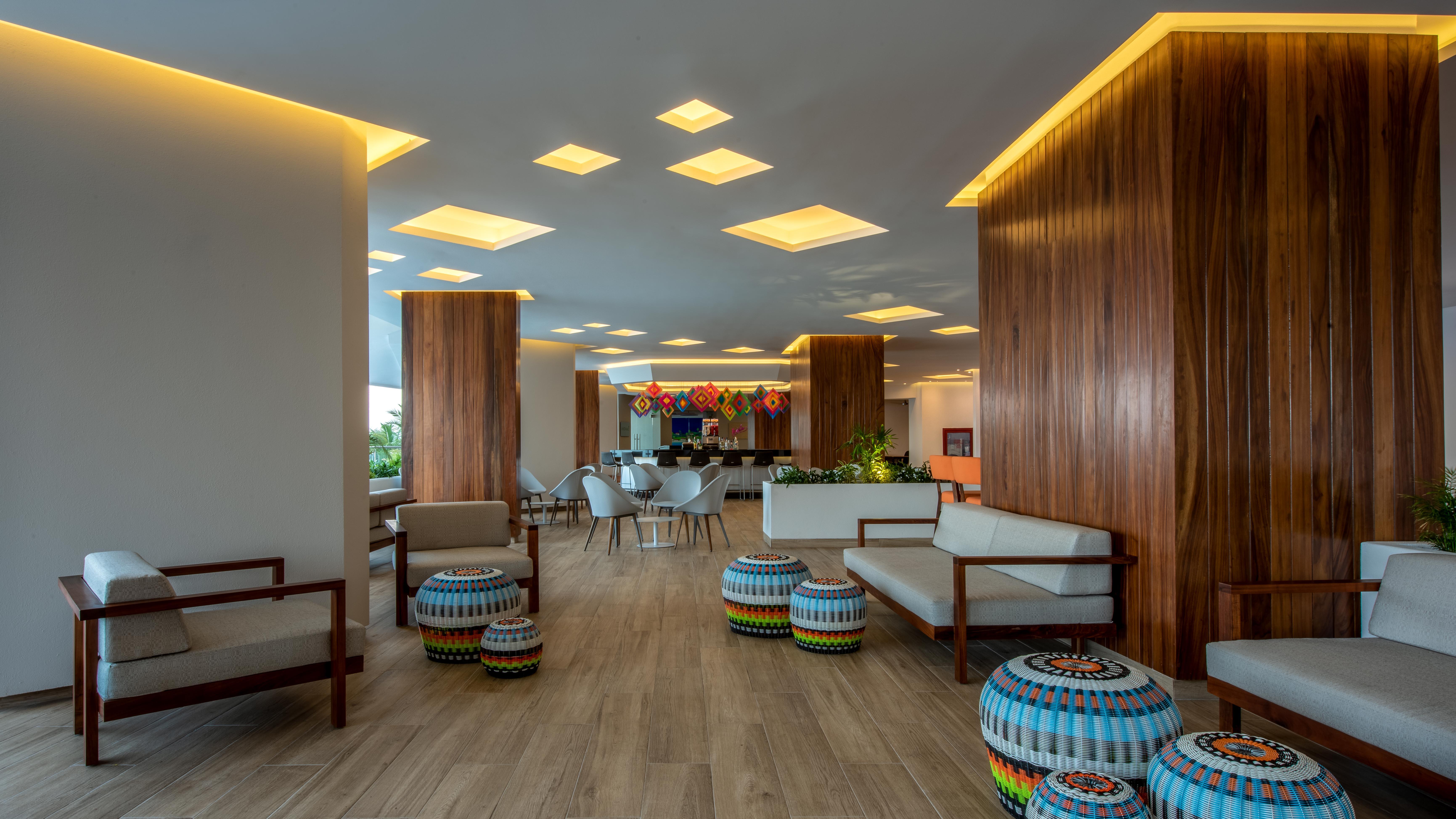 Grand Park Royal Puerto Vallarta Extérieur photo The lounge at the airport.