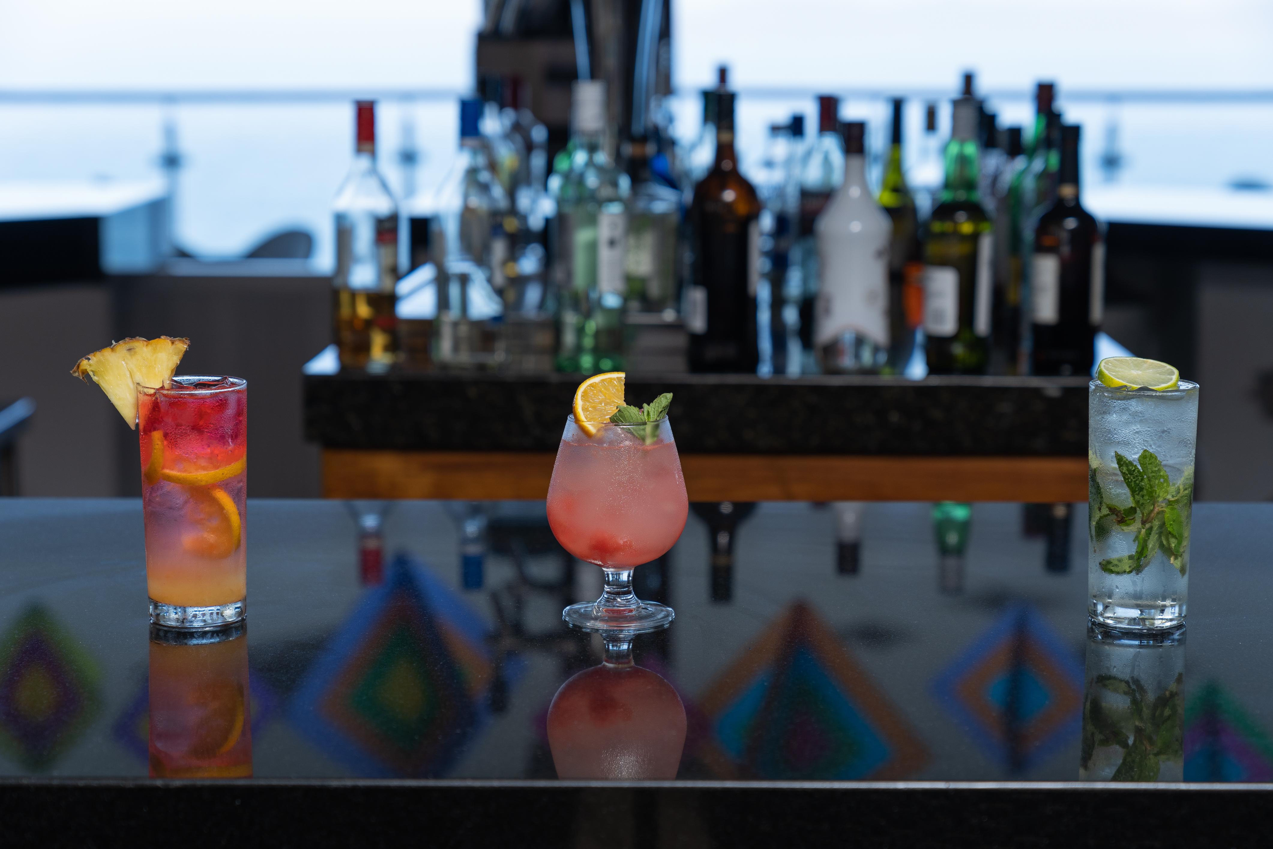 Grand Park Royal Puerto Vallarta Extérieur photo Cocktails at the bar