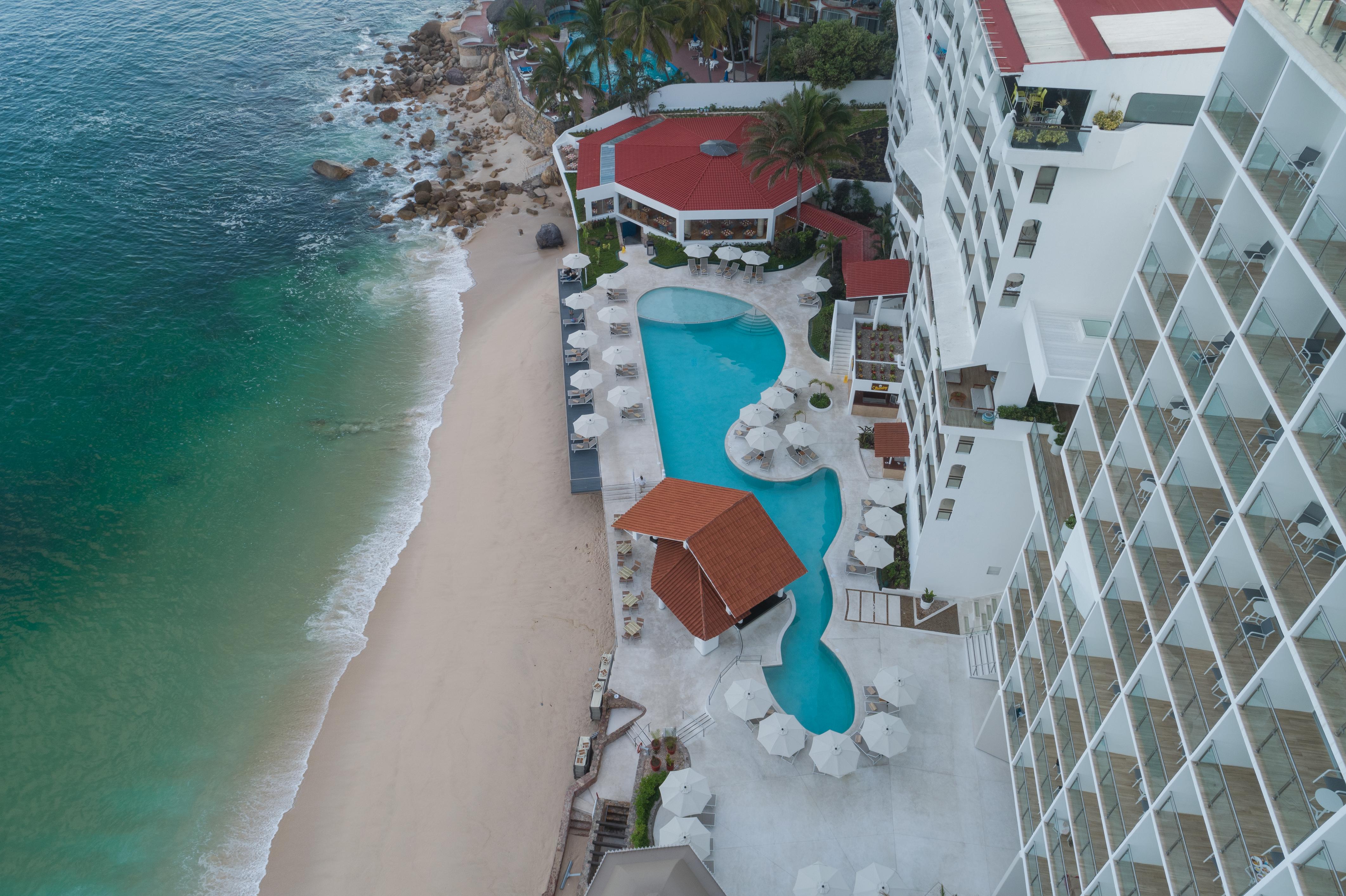 Grand Park Royal Puerto Vallarta Extérieur photo Aerial view of the pool at the Grand Hotel