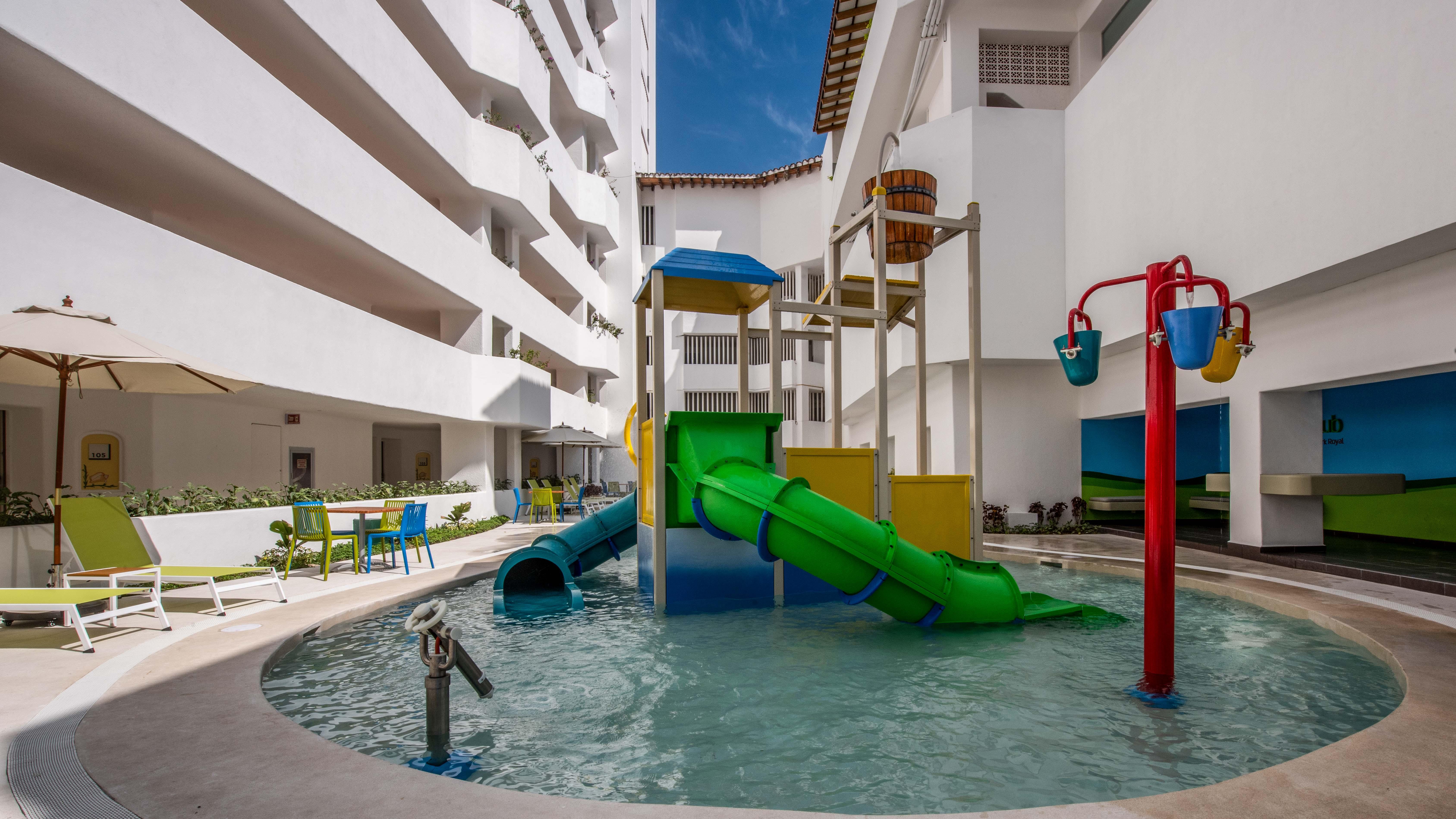 Grand Park Royal Puerto Vallarta Extérieur photo Hotel's water park